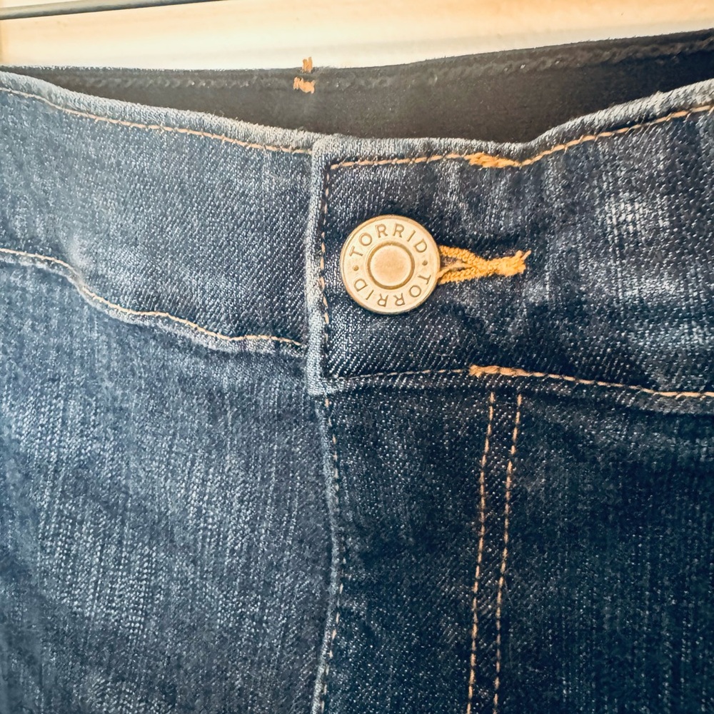 Bombshell Skinny Premium Stretch Distressed Skinny Jeans - Picture 4 of 8